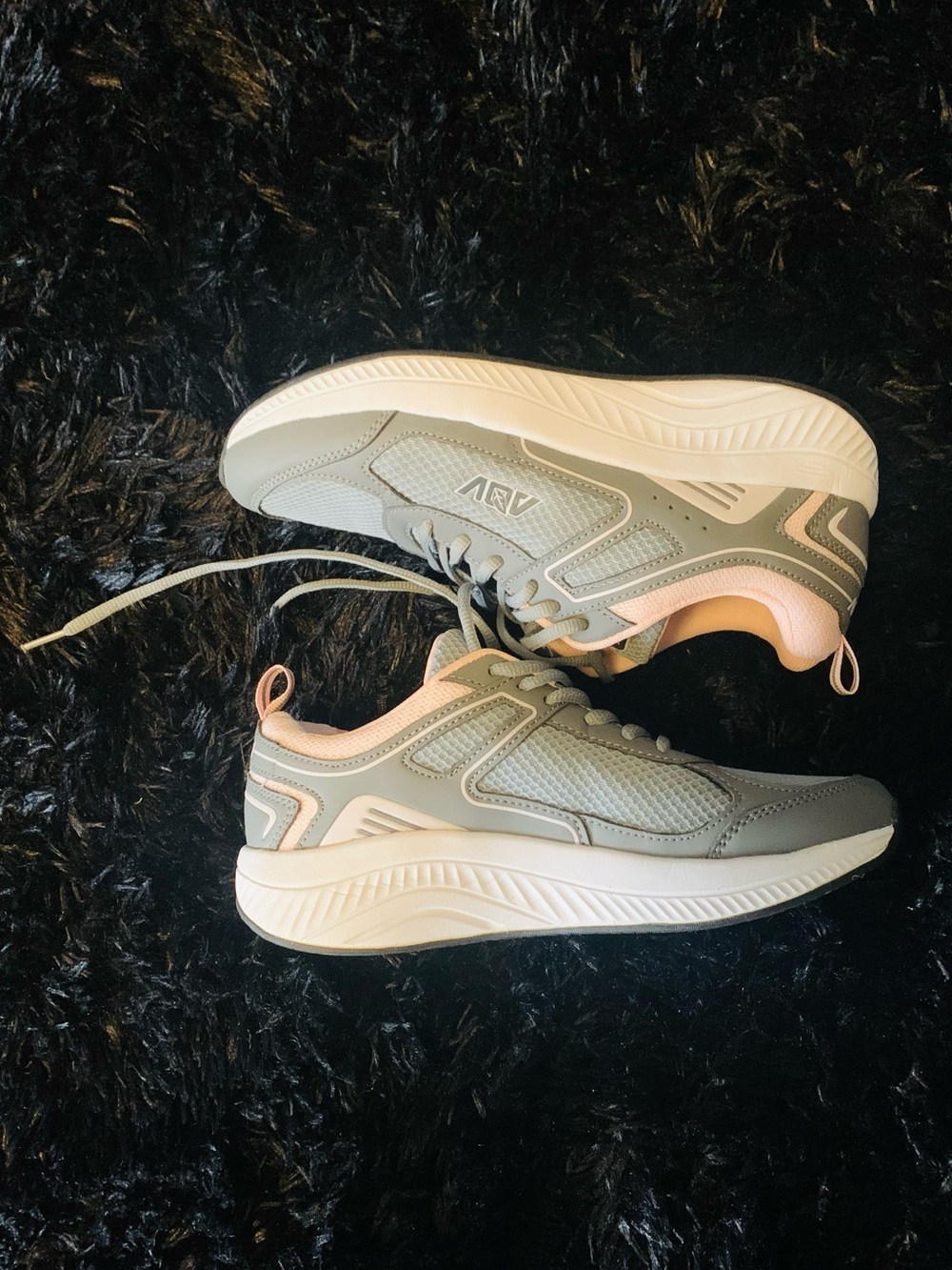 AOV Women's Gray and Pink Lightweight Athletic Sneakers (Women S 8.5) Never Worn